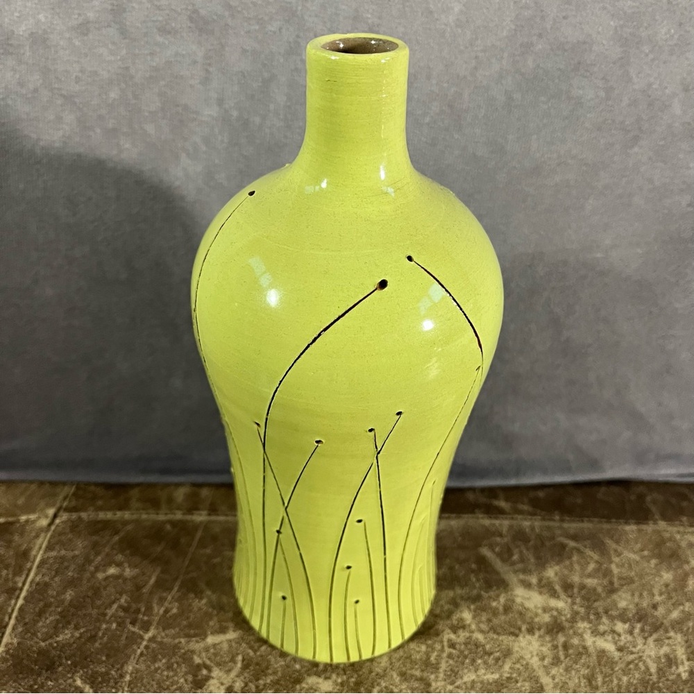 Synergy Designs Vase Mid Century Modern Avocado Green Textured Hungary 9" H